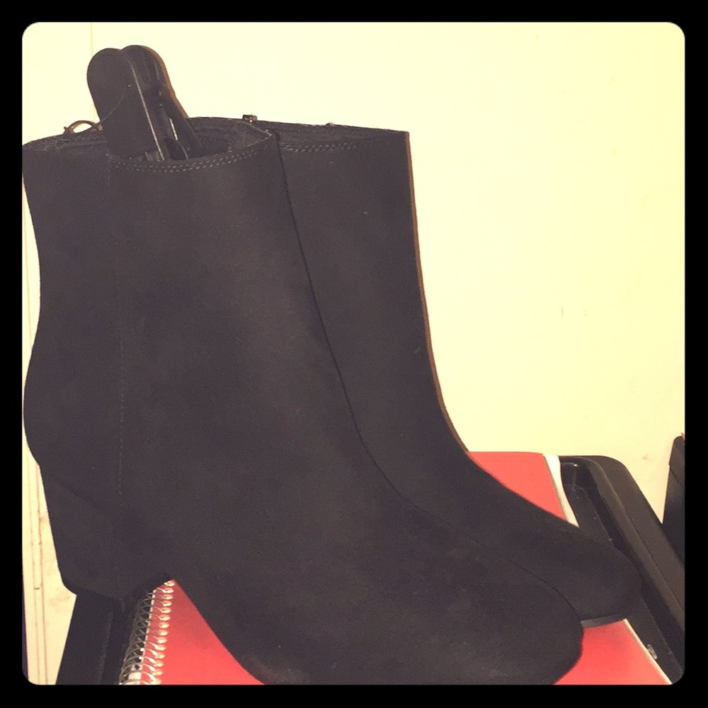 Heeled boots